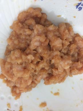 搅拌均匀腌制10分钟备用