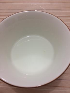 淀粉中加入适量的水搅匀备用