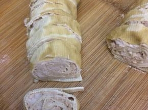 蒸好后，拿出晾凉，切成适当的片