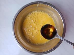 打散，加1勺料酒。