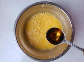 打散，加1勺料酒。