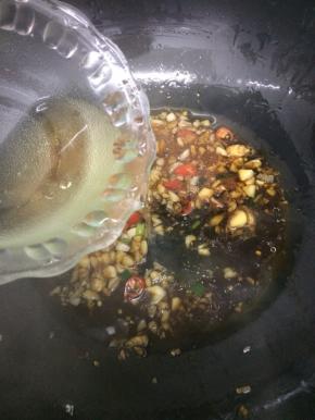 在加入适量的水