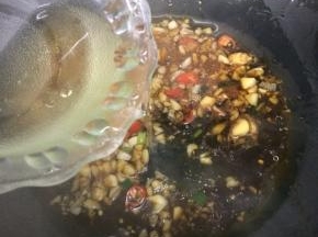 在加入适量的水