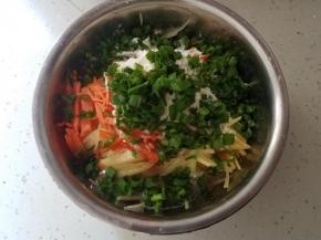 滴上几滴香油，搅拌均匀。