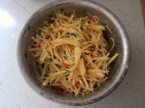 静置10分钟，就可以开始煎了。