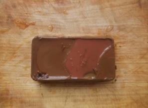 倒扣出完整的鸭血块。