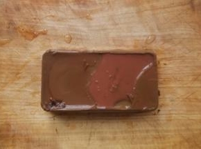 倒扣出完整的鸭血块。