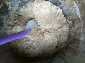 搅拌成无颗粒面粉团！