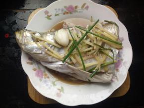 拿出来准备吃吧，鱼肉好嫩啊！