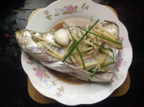 拿出来准备吃吧，鱼肉好嫩啊！