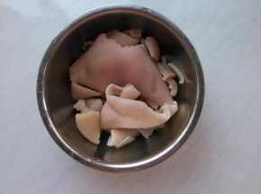 捞出冲洗干净。
