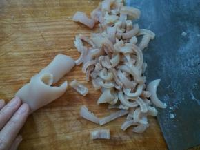 洗净后切小段。