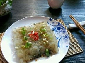 剔透的皮冻，切上一盘，爽口的很那 ！