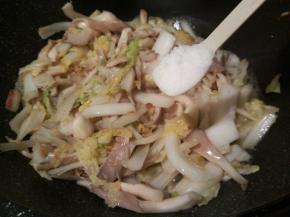 加一勺盐调味，