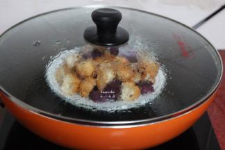 盖上盖子蒸熟即可；