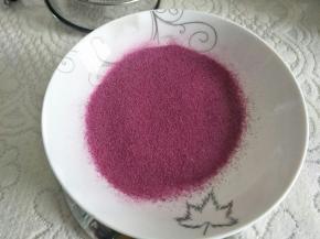 过筛后就是紫薯粉了。