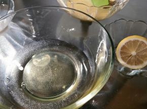 蛋清加几滴柠檬汁