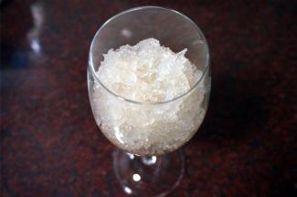 然后放入炖好的燕窝。