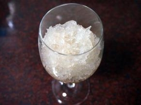 然后放入炖好的燕窝。