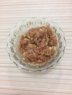 搅匀均匀腌制十分钟