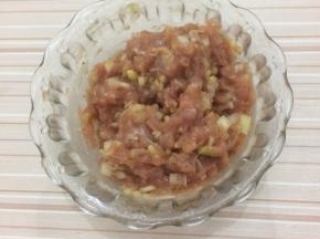 搅匀均匀腌制十分钟