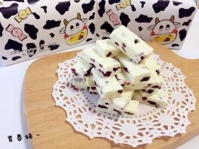 先包一层糯米纸，再包外包装