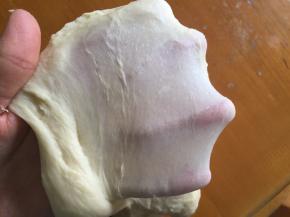 揉出手套膜，就可以了，在面包机中发酵，