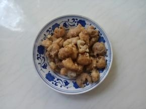 第一遍炸好捞出。
