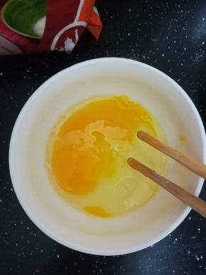 打散一个鸡蛋。。