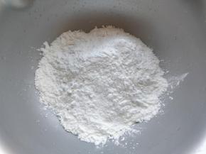 澄粉和淀粉拌匀