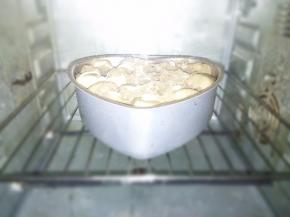 放入预热好的烤箱，175度烘烤35分钟左右。