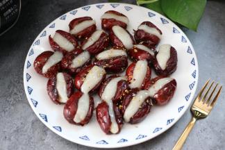 使用电蒸锅来制作这道心太软非常方便，设定好时间后，它会自动断电，非常安全方便。