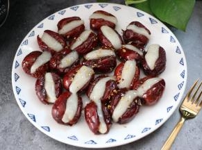 使用电蒸锅来制作这道心太软非常方便，设定好时间后，它会自动断电，非常安全方便。