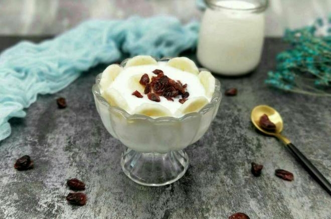 香蕉酸奶蔓越莓杯