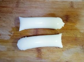 日本豆腐取出，切成4段
