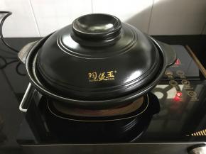 大火煮开后转中火继续煮。