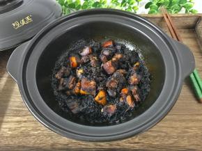 香气浓厚、肉质软烂的梅干菜肉。