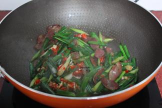 放盐炒均即可。