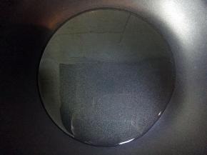 热锅倒油烧至八成热。