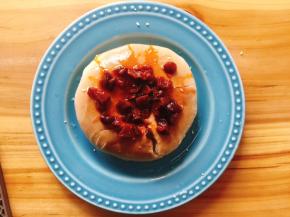 倒入少许料酒和香菇酱，撒上少许鸡精，放入蒸锅中大火蒸15分钟即可