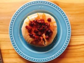 倒入少许料酒和香菇酱，撒上少许鸡精，放入蒸锅中大火蒸15分钟即可