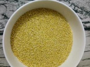 150g小米简单清洗，然后浸泡10分钟！