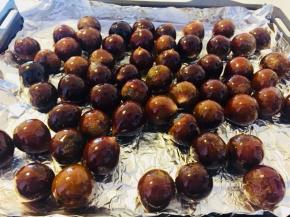 放入包好锡纸的烤盘上，送入烤箱中层，200度25-30分钟