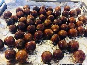 放入包好锡纸的烤盘上，送入烤箱中层，200度25-30分钟