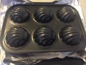 倒扣在铺了锡纸的烤盘上