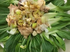 在放入五香粉