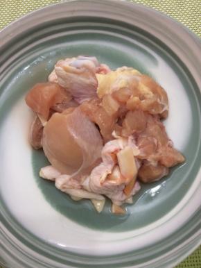 鸡腿剁成适当的块