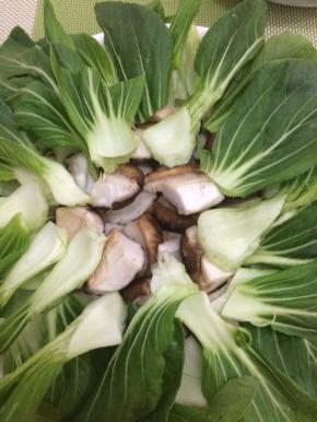 然后四周放上上海青