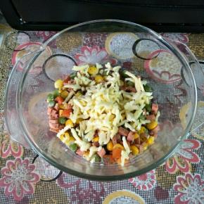 加入马苏里拉芝士拌匀