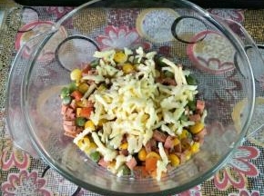 加入马苏里拉芝士拌匀